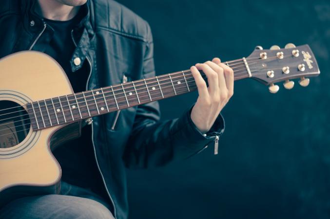 Best Types of Acoustic Guitars – Which One to Select for Your Beginners’ Lesson?